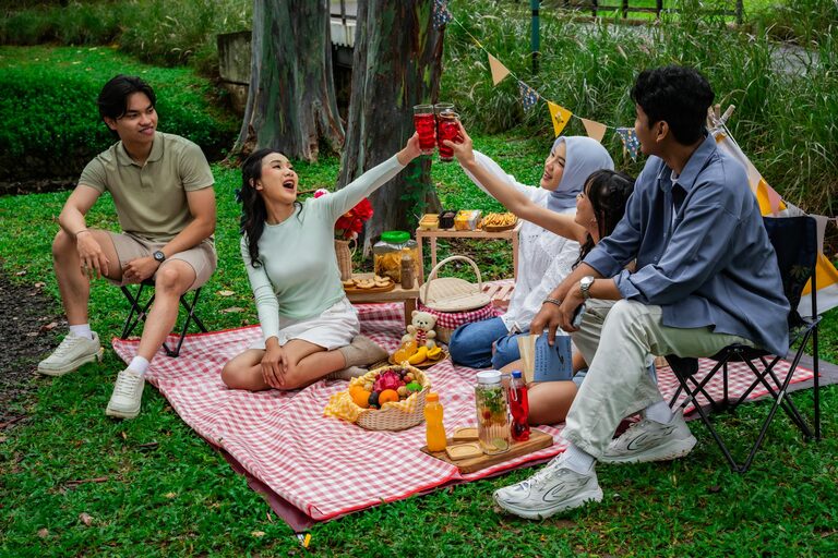 How to Plan a Simple Picnic at a Local Park
